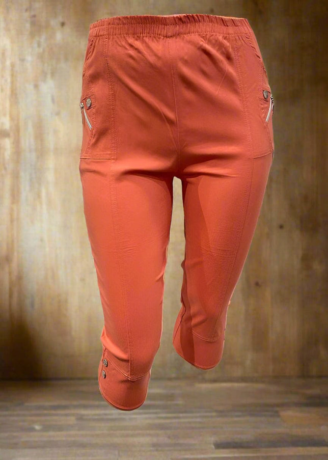 plus size Cherry Berry capri (200586), 1 knapp og glidelås ved lommene, 2 knapper nede, mye stretch, Korall i store storrelser