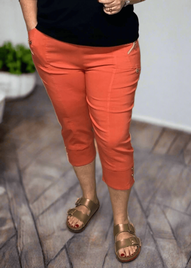 plus size Cherry Berry capri (200586), 1 knapp og glidelås ved lommene, 2 knapper nede, mye stretch, Korall i store storrelser