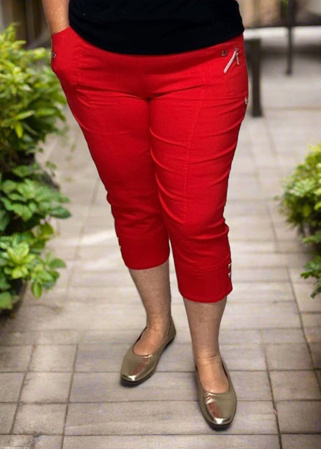 plus size Cherry Berry capri (200586), 1 knapp og glidelås ved lommene, 2 knapper nede, mye stretch, Red i store storrelser