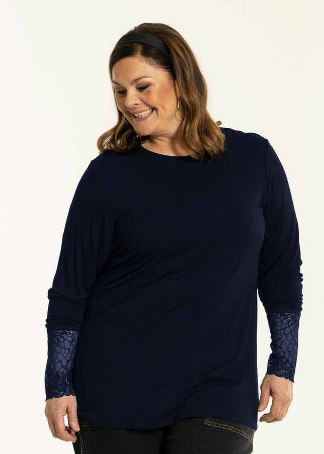 plus size Gozzip Emira topp med blondeermer Marine i store storrelser