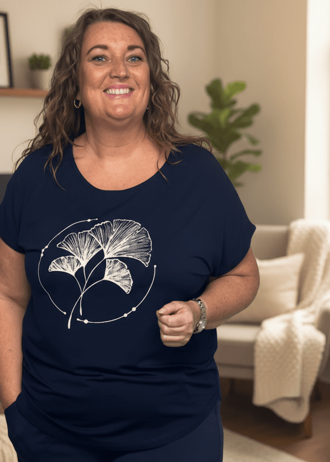 plus size Gozzip Gitte t-shirt marine med print i store storrelser