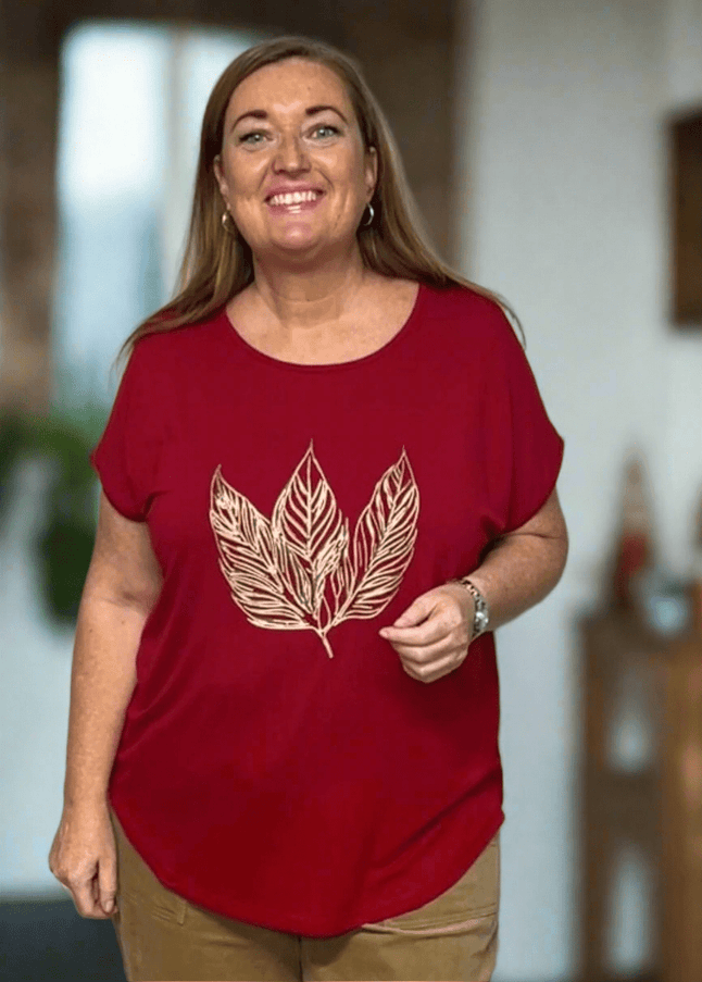 plus size Gozzip Gitte T-shirt rød med gullblad i store storrelser