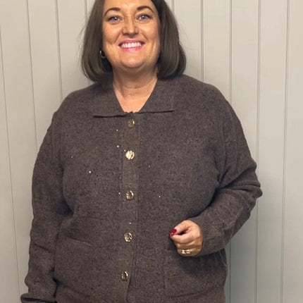 plus size Signature Cardigan med gullknapper og paljetter Brun i store storrelser