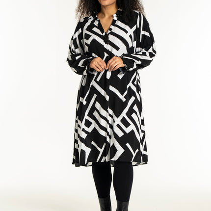 plus size Studio Gunda kjole sort og hvit i store storrelser