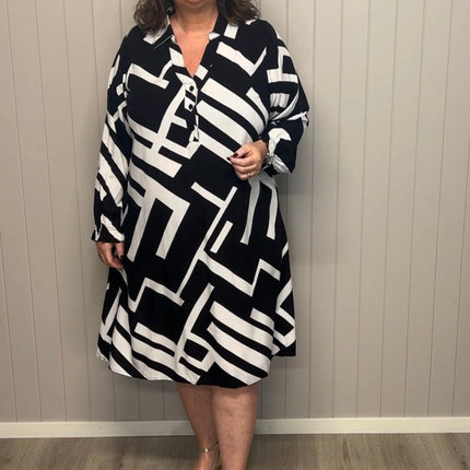 plus size Studio Gunda kjole sort og hvit i store storrelser