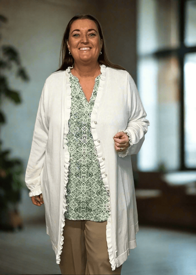 plus size Studio Jytta lang cardigan med volanger off-white i store storrelser