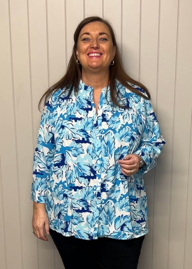 plus size WF flowy bluse med 3/4 ermer, viskose, tropisk trykk, Lyseblå i store storrelser