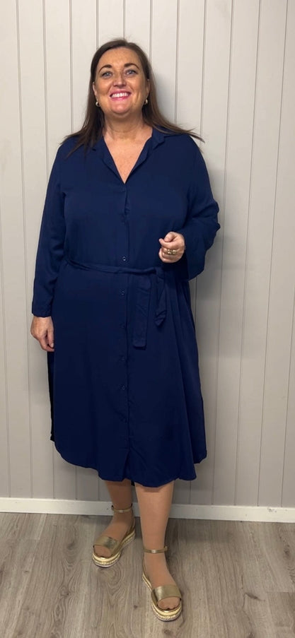 plus size WF skjortekjole i flytende stoff med 3/4-ermer Viskose Marine i store storrelser