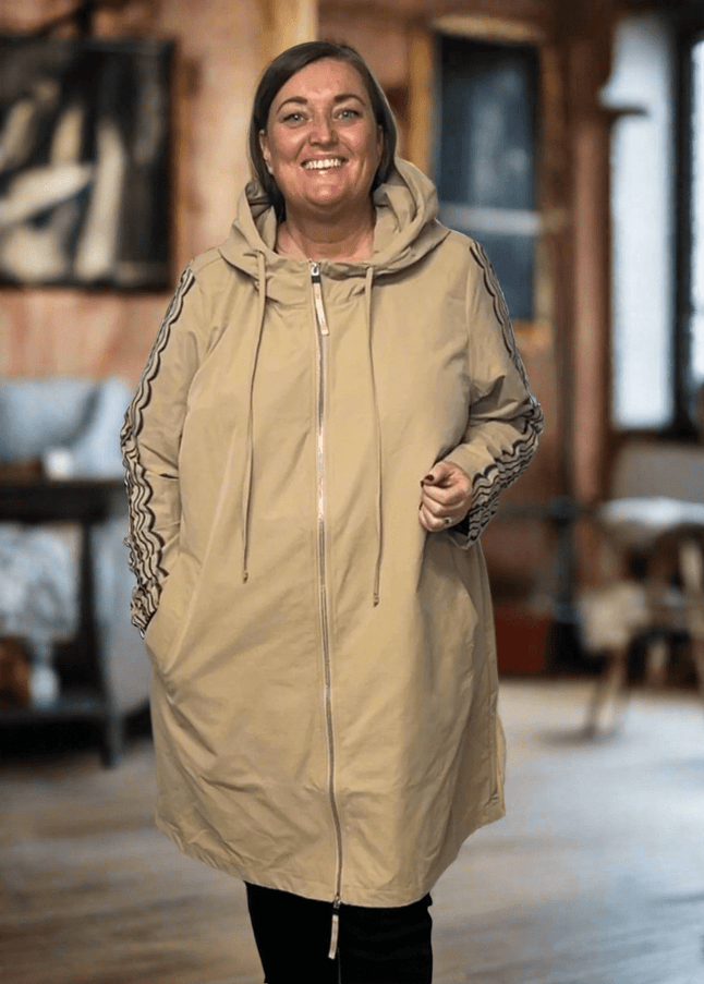 plus size Zhenzi Eila ytterjakke med hette beige i store storrelser