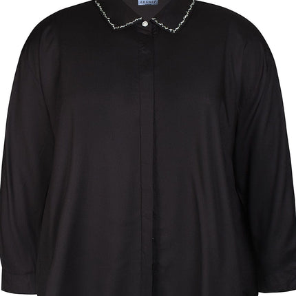 plus size Zhenzi Vicky skjorte med pynt Sort i store storrelser